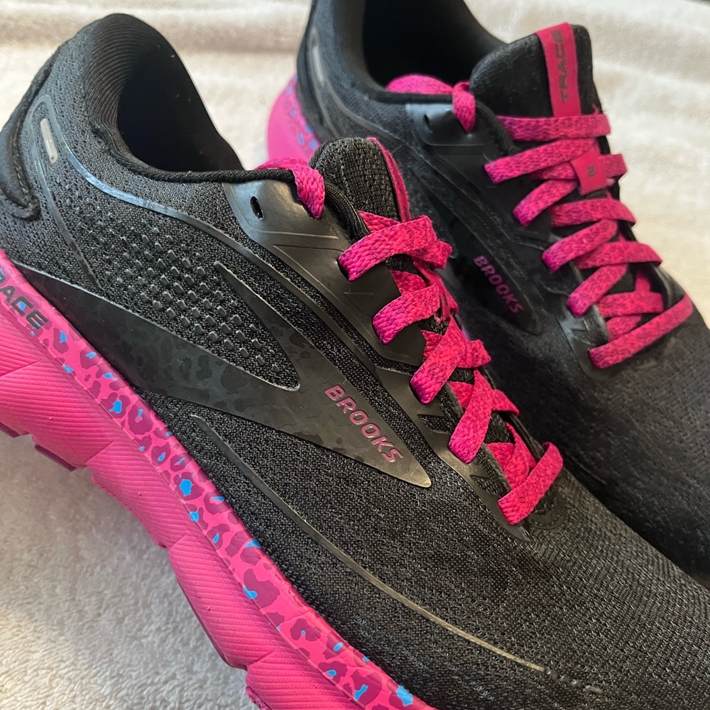Ladies Brooks model trace size 11